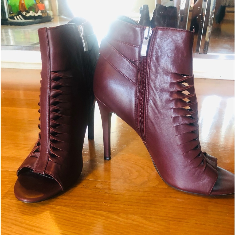 Trouve Nordstrom Maroon Burgundy Red Leather Peep Toe Ankle Bootie Heels 9.5M